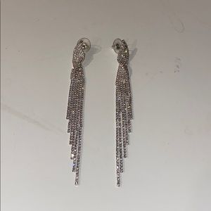 Competition dangle earrings